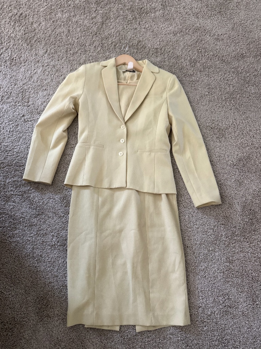 Jessica Howard Cream 2-Piece Skirt Suit Set